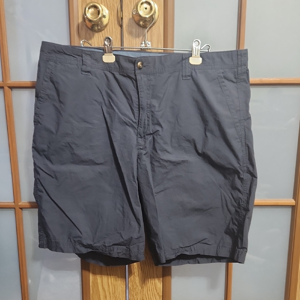 Columbia Men's Charcoal Flat Front Shorts Size 40